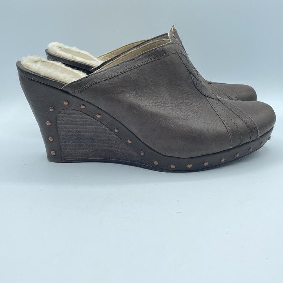 Ugg Abigail Sheepskin Leather Studded Wedge Mule Clogs Shoes 1716‎ Brown Size 10 - Picture 2 of 16